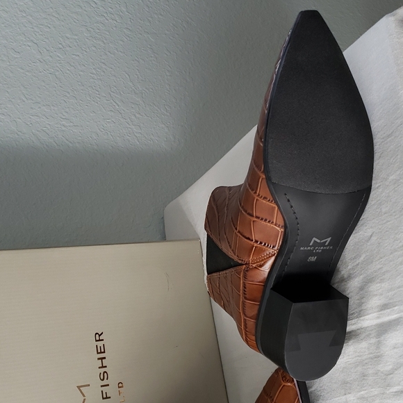 NEW Marc Fisher Yale Chelsea Boot - Picture 9 of 13